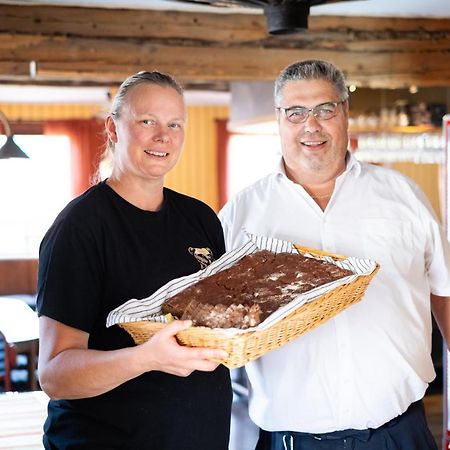 Bed & Breakfast Restaurang Sybarit Houtskar Екстериор снимка